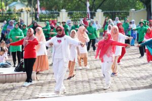 PJ Bupati Nagan Raya Provinsi Aceh Ikut Senam Jantung Sehat Massal.Bersama Forkopimda dan Masyarakat 